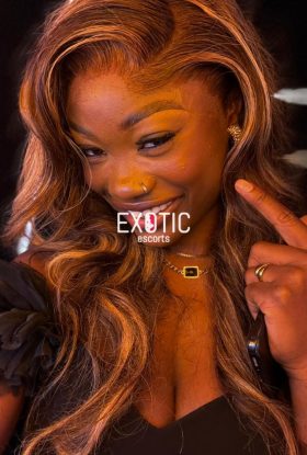 Laurette – Young, Vibrant, and Enchanting