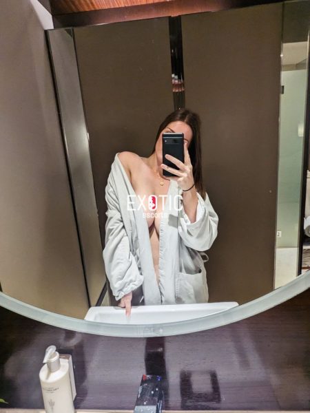 Khloé Roy — 6