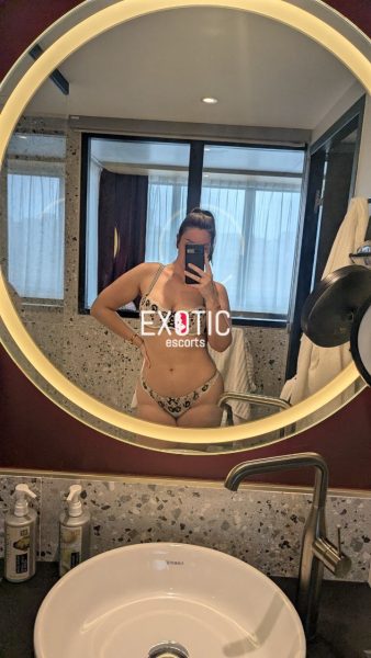 Khloé Roy — 7