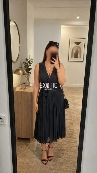 Khloé Roy — 11