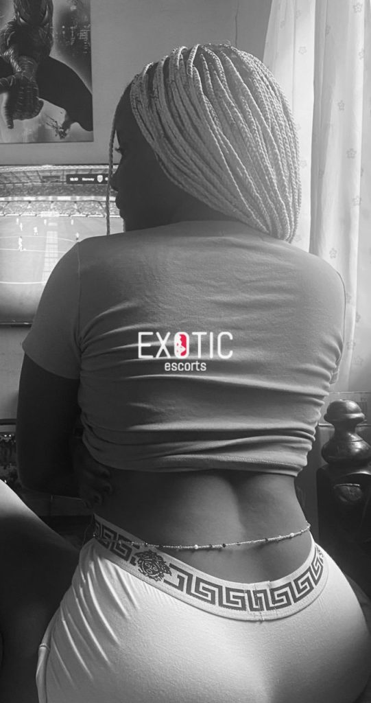 ✨ Nuru – Élégance & Présence Chaleureuse à Maria Police, Kolwezi ✨ - Video 4